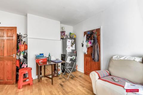 3 bedroom apartment to rent, Hillcourt Road London SE22