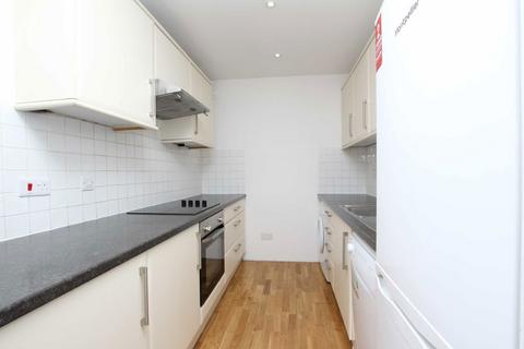 2 bedroom flat to rent, Canfield Place, London NW6