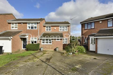 17 Booths Close, Welham Green, Hatfield, AL9 7NW
