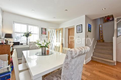 17 Booths Close, Welham Green, Hatfield, AL9 7NW
