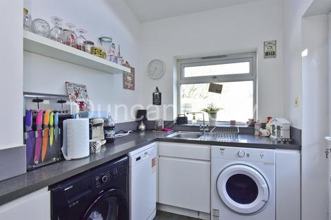 17 Booths Close, Welham Green, Hatfield, AL9 7NW