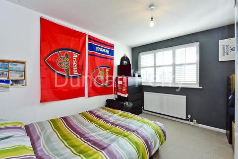 17 Booths Close, Welham Green, Hatfield, AL9 7NW