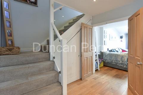 17 Booths Close, Welham Green, Hatfield, AL9 7NW
