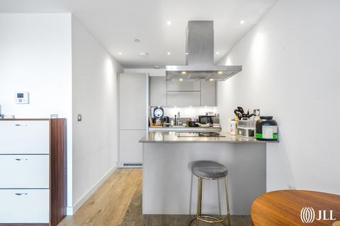 1 bedroom apartment to rent, Stratosphere Tower, London E15