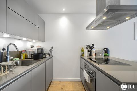 1 bedroom apartment to rent, Stratosphere Tower, London E15
