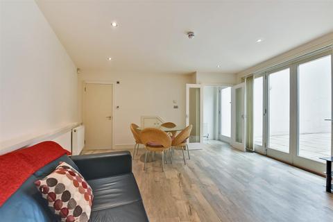 2 bedroom apartment to rent, The Coach House, Kennington Road