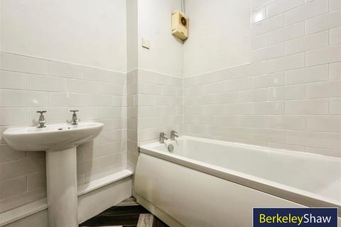 2 bedroom flat for sale, Abbotsford Road, Crosby, Liverpool