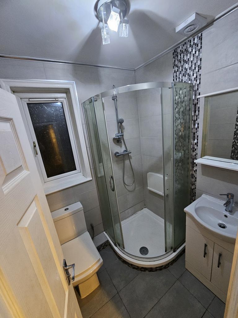 Shower room.jpg