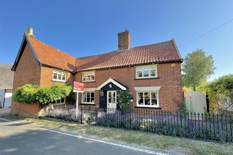 4 bedroom detached house for sale, Nethergate Street, Hopton