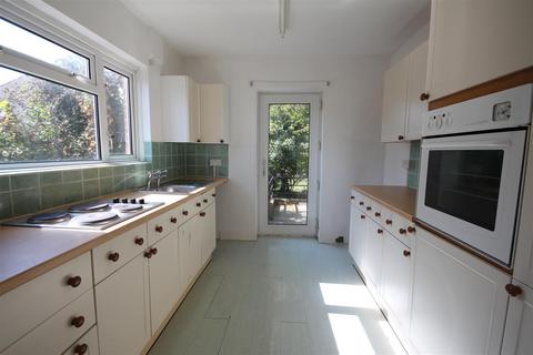 3 bedroom semi-detached house to rent, Poynings Drive, Hove