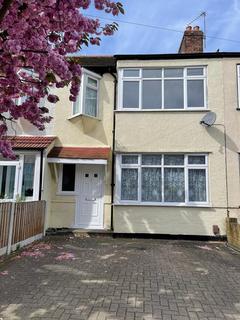 3 bedroom terraced house to rent, Beechfield Gardens, Romford RM7