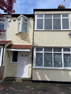 3 bedroom terraced house to rent, Beechfield Gardens, Romford RM7