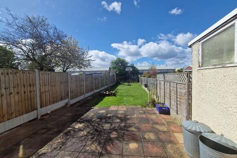 3 bedroom terraced house to rent, Beechfield Gardens, Romford RM7