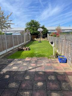 3 bedroom terraced house to rent, Beechfield Gardens, Romford RM7