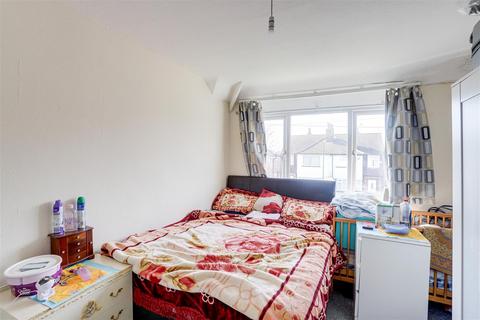 72 Barlock Road, Nottingham, NG6 0FF