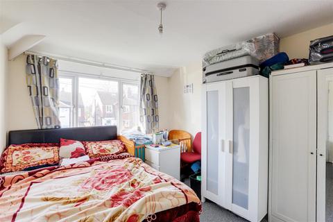 72 Barlock Road, Nottingham, NG6 0FF