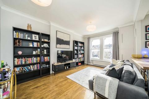 1 bedroom flat for sale, Baldry Gardens, London SW16