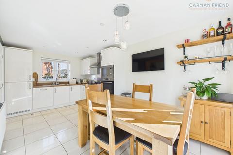 3 bedroom detached house for sale, Hill Road, Higher Kinnerton, CH4