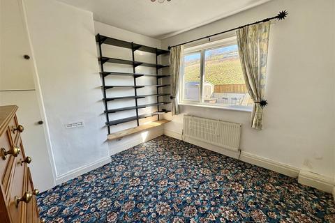 111 Backhold Drive, Halifax, HX3 9DT