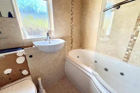 111 Backhold Drive, Halifax, HX3 9DT