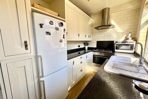 111 Backhold Drive, Halifax, HX3 9DT
