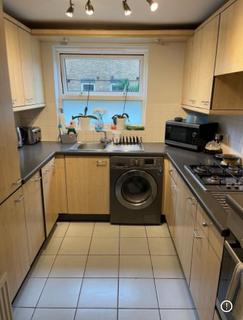 1 bedroom in a flat share to rent, Millennium Drive, London E14