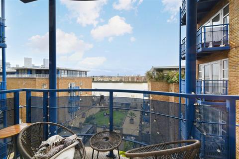 1 bedroom apartment to rent, Campania Building, 1 Jardine Road, E1W