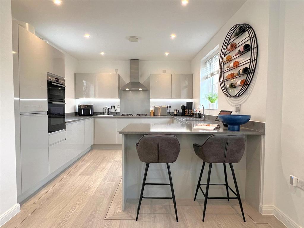 Kitchen 1.jpg