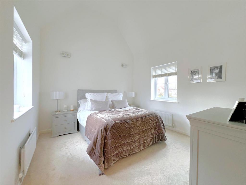 Bed 1.jpg