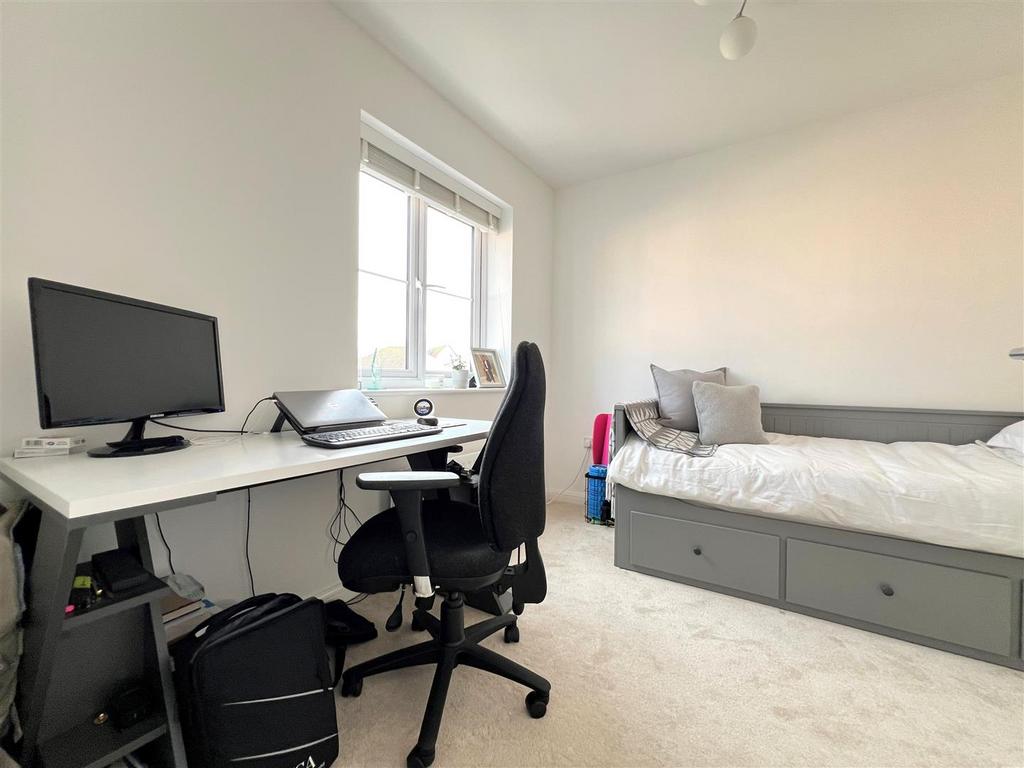 Bed 4.jpg