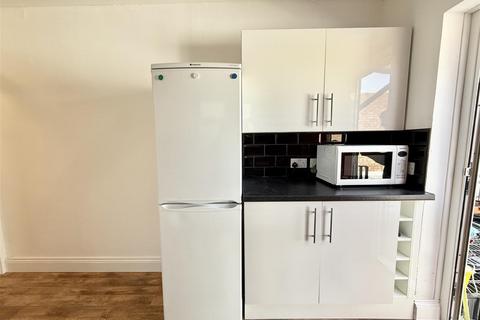 1 bedroom apartment to rent, 35a, Southend-On-Sea