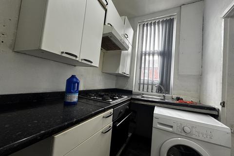 11 Ashton Mount, Leeds, LS8 5BT