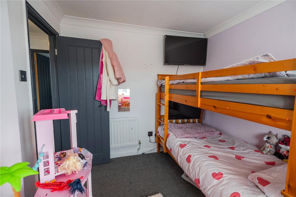 Bedroom 2 (2)