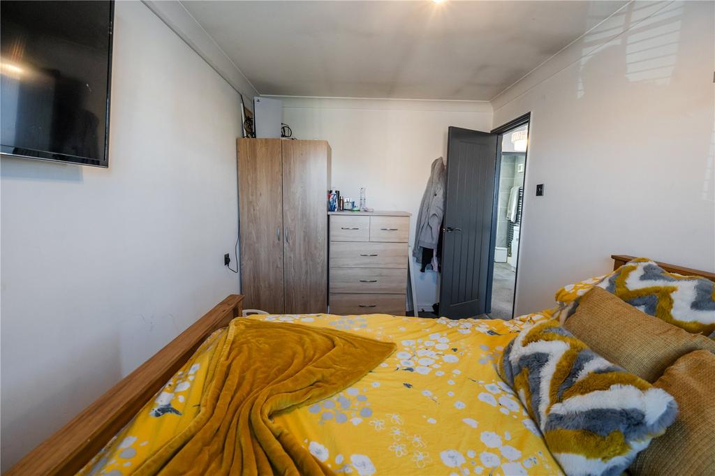 Bedroom 1 (2)