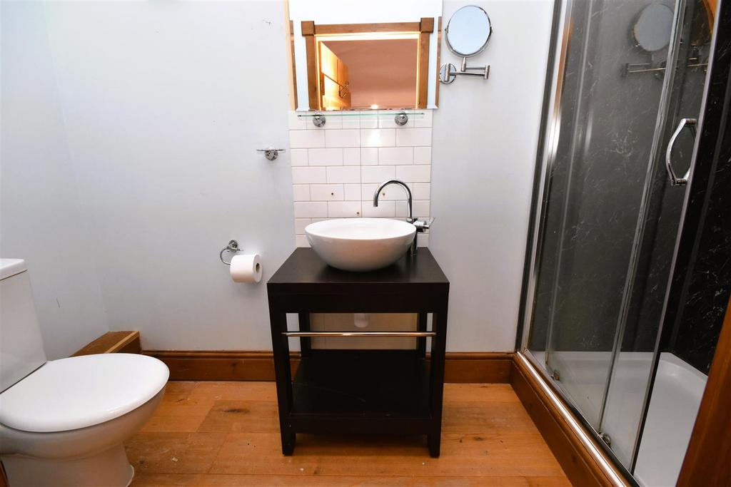 En   suite shower room