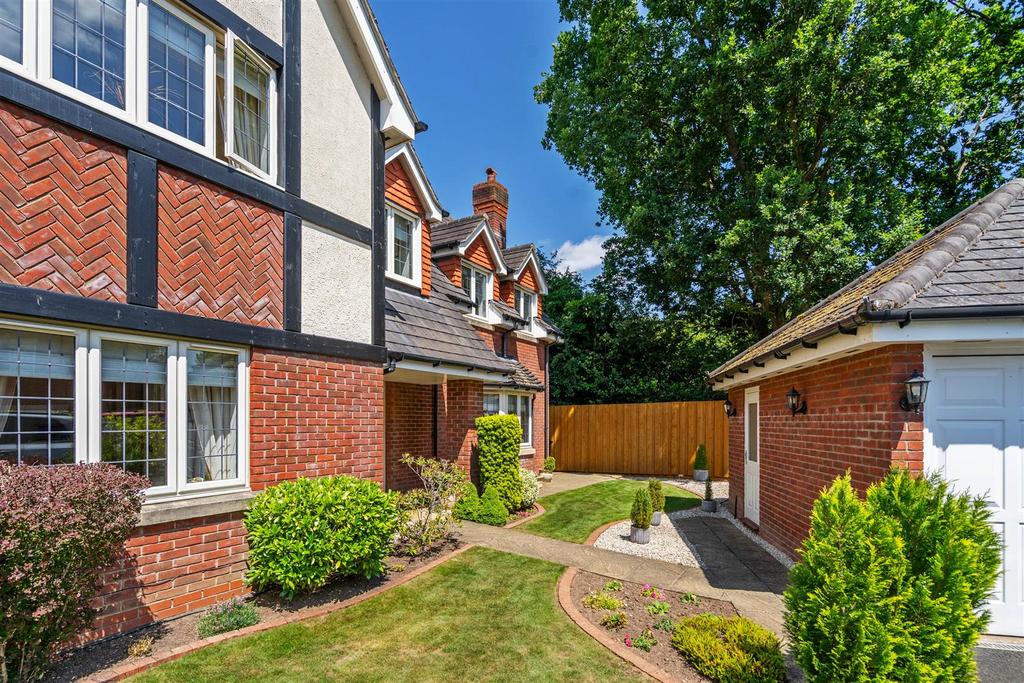4 Hinchwick Court 26.jpg