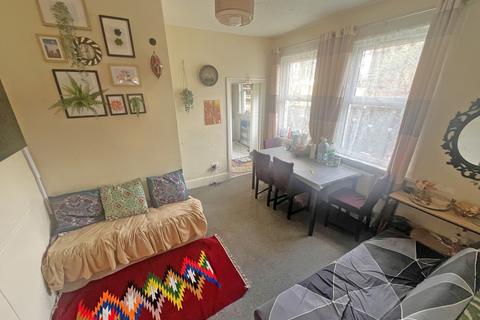 2 bedroom flat for sale, Essex Street, London, E7