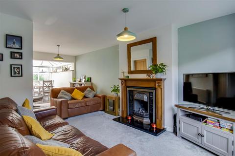 3 bedroom semi-detached house for sale, Healey Crescent, Ossett WF5
