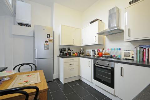 2 bedroom flat to rent, South View Road Hornsey N8