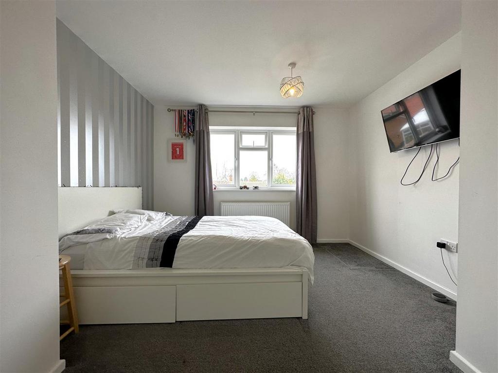 Master Bedroom 682