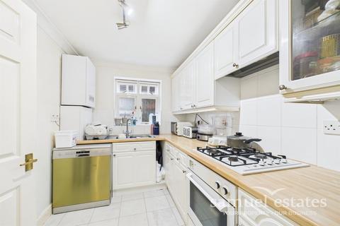 2 bedroom flat for sale, Worcester Road, Sutton, SM2