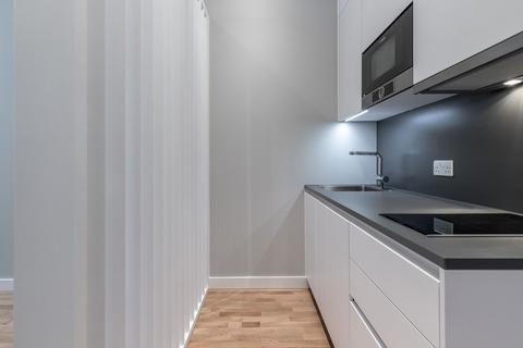 Studio to rent, at North, Flat 12, Riverside Apartments, Russell Road N13