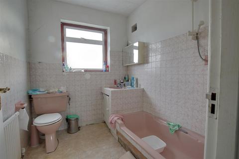 5 Greencroft Gardens, Enfield, EN1 3AS