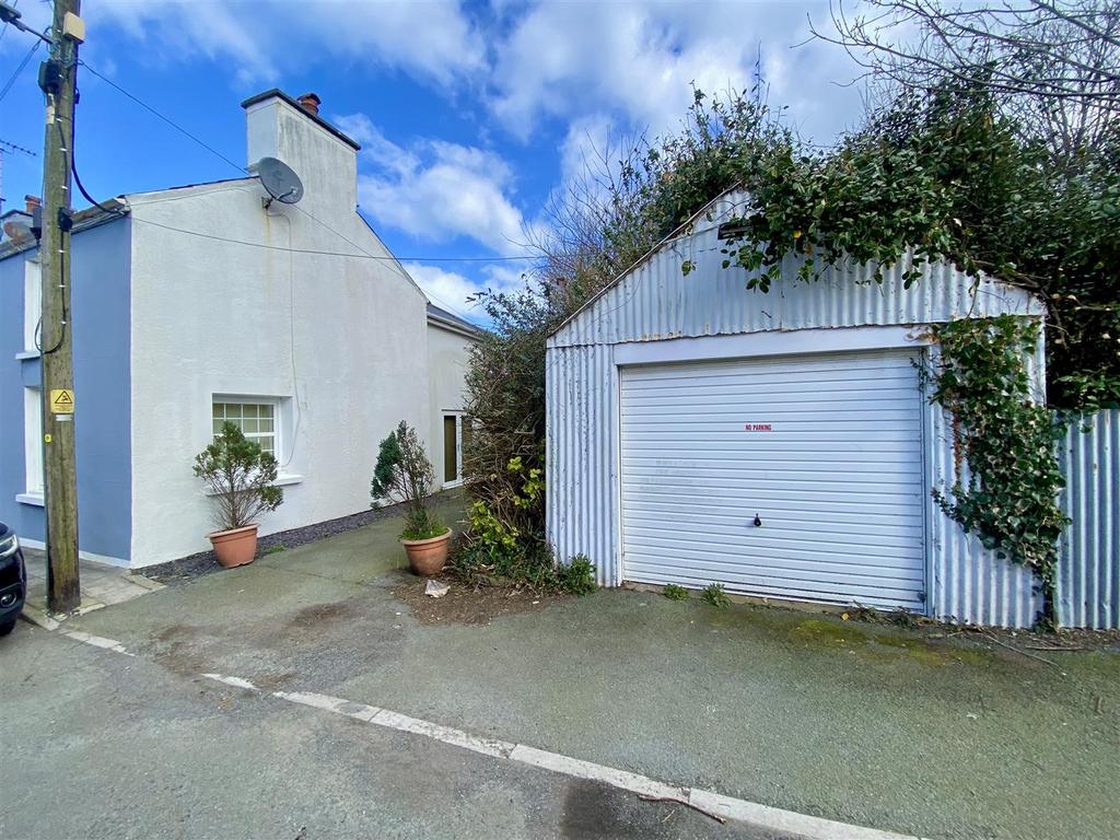 Detached Garage