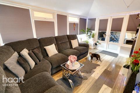 3 bedroom end of terrace house for sale, Bedale Drive, Leicester