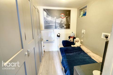 3 bedroom end of terrace house for sale, Bedale Drive, Leicester
