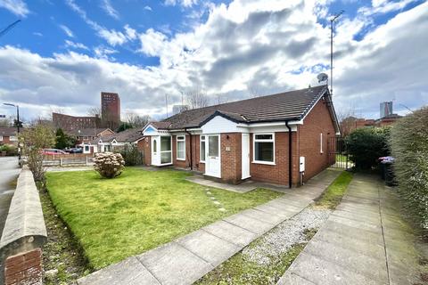 2 bedroom semi-detached house to rent, 2 Tysoe Gardens, Salford, M3 6BL