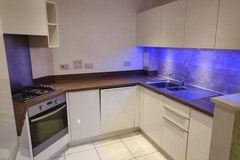 2 bedroom apartment to rent, Limes Close, Redhill