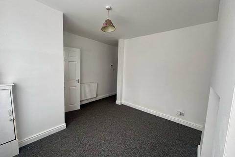 3 bedroom end of terrace house to rent, Broad Street, Crewe, CW1