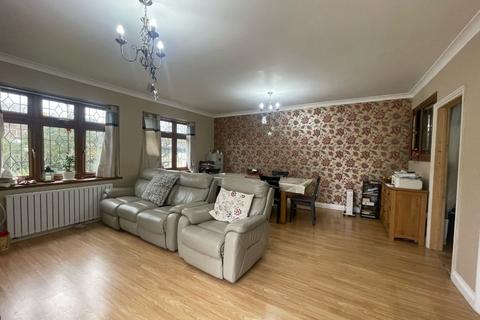 4 bedroom semi-detached house for sale, Freshwell Avenue, Romford RM6